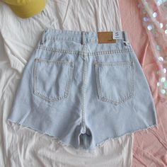 Material: Cotton Gender: WOMEN Fit Type: REGULAR Style: Casual, Aesthetic Soft Girl Item Type: Shorts Decoration: Pockets Closure Type: Button Fly Waist Type: High Pant Style: REGULAR Pattern Type: Patchwork Size (cm) Waist Hip Length S 66 88 37 M 70 92 38 L 74 96 39 Aesthetic Soft Girl, Clothing Grunge, Aesthetic Clothing Stores, Aesthetic Clothing, Edgy Outfits, Colored Denim, Soft Girl, Y2k Fashion, Denim Fashion