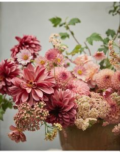 a vase filled with lots of pink flowers