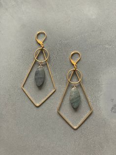 Boho Brass Earrings, Beaded Earrings Ideas, Beaded Earrings Patterns Free, Earring Design Ideas, Gold Labradorite Earrings, Twisted Jewelry, Mirror Earrings, Leather Goodies, Jewels Diy