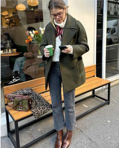 Preppy Woman Outfits, Copenhagen Style Autumn 2024, Ireland Winter Outfits, Octogenarian Art Teacher Style, Glasgow Outfit, Ireland Aesthetic Outfits, New England Fall Outfits, Elegantes Outfit Damen, Rok Outfit