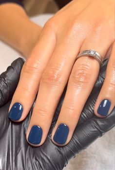 Short Anc Nail Designs, Single Color Manicure, Opi Dark Blue Nail Polish, Navy Blue Gel Nails Short, Short Round Square Nails, One Color Nail Ideas, Cool Short Nail Designs, Dark Short Nails, Neutral Nails Short