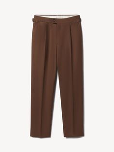 Hand-finished single-pleat pants in a breathable Irish linen with adjustable side tabs. Wear as a suit or on its own. | Buck Mason Men's J.Mueser Irish Linen Tab Pleated Trouser in Golden Brown, Size 36 Mens High Waisted Trousers Vintage, Old Money Trousers, Mens High Waisted Trousers, Pleated Trousers Outfit, Mens Pleated Trousers, Mens Trousers Fashion, Brown Pants Men, Jefferson White, Outfit Info