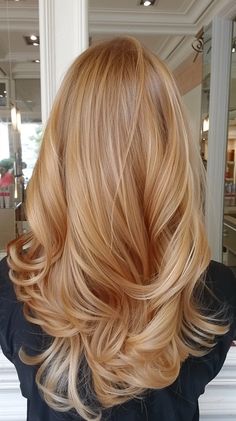 36 Honey Blonde Hair Color Ideas For A Summer Makeover Hair Color Ginger Blonde, Blonds Balayage Honey, Venetian Blonde Hair, Red Honey Blonde Hair, Shades If Blonde, Ginger Toner On Blonde Hair, Hidden Colored Hair, Paul Mitchell Strawberry Blonde Formula, Blonde With Yellow Highlights