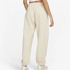 For ultimate comfort, the Nike Women's Sportswear Club Fleece Oversized Sweatpants in Sanddrift/White offer a soft, warm feel. These sweatpants feature a relaxed fit through the hips and thighs, ending in an elasticated cuff at the ankle for a stylish, cinched-in look. Product Details: 80% cotton/20% polyester. Embroidered Futura logo. Flat drawcord and elastic waist. Hand pockets. Nike Elastic Sweatpants, Sweatpants Baggy, High Waisted Sweatpants, Women Sweatpants, Oversized Sweatpants, Women's Sportswear, Sportswear Women, Jogger Pants, Nike Women