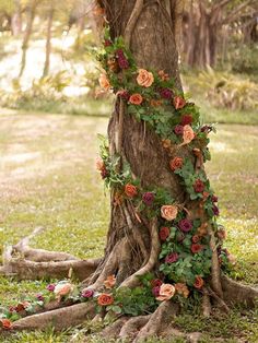 Pillar Decorations, Flower Runner, Outdoor Backdrops, Rose Leaf, Table Centerpiece Decorations, Enchanted Forest Wedding, Dream Party, Arch Flowers, Wedding Ceremony Backdrop