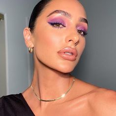 Ash K Holm (@ash_kholm) • Fotos e vídeos do Instagram Foundation Shades, Setting Powder, Lip Oil, Makeup Art, Lip Liner, Post On Instagram, Highlighter, Concealer, Check It Out