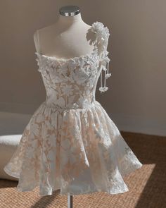 Wedding Dresses Spaghetti Strap, Short Wedding Dresses, Mini Wedding Dresses, Stylish Wedding Dresses, Corset Back, Wedding Dress Fabrics, Mini Robes, Dress Spaghetti, Bride Look