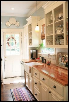 the kitchen is clean and ready to be used as an appliance for sale