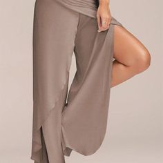 The causal chic pants are perfection! Featuring an elastic waist with split-leg opening. Pair perfectly with a bodysuits or cropped top. Made with a cotton blend and comes in seven fun colors from which to choose. Causal Chic, Split Pants, Wide Leg Yoga Pants, Side Pants, Leg Split, Chic Pants, Black Wide Leg Pants, Hipster Fashion, Pantalon Large