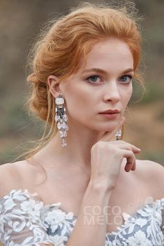 Fashion Zircon Wedding Earrings with Jewel and Beading #HG18018 #cocomelody #weddingearrings #bridalearrings #weddingjewelry Makeup Redhead, Wedding Makeup Redhead, Soft Bridal Makeup, Wedding Guest Makeup, Redhead Makeup, Short Hair Highlights, Wedding Makeup For Brown Eyes, Pretty Redhead, Wedding Makeup Tips