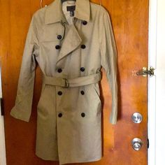 Double-Breasted Trenchcoat In Thick Cotton Twill. Collar With Adjustable Storm Tab And Concealed Hook-And-Eye Fastener At Front. Shoulder Tabs With Decorative Button, Semi-Attached Yoke At Front And Back, Side Pockets, And Two Inner Pockets. Adjustable Belt At Waist With Buckle. High Vent At Back With Concealed Fastening. Lined. Size 36r Never Worn H&m Double-breasted Workwear Outerwear, Business Khaki Outerwear With Double Button Closure, H&m Double-breasted Fall Outerwear, H&m Button-up Outerwear For Work, H&m Classic Spring Outerwear, H&m Double-breasted Winter Outerwear, Classic H&m Winter Outerwear, H&m Long Sleeve Outerwear With Button Closure, H&m Long Sleeve Outerwear With Buttons