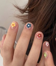 Short Nails Flowers, Hana Core, Nail Designs Short, Nail Party, Minimal Nails Art, Hello Nails, Hippie Nails, Minimal Nails, Casual Nails