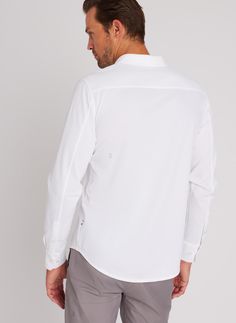 Our signature City Tech Classic Shirt looks like a dress shirt, feels like a t-shirt making it the perfect blend of sophistication and modern-day comfort. With four-way stretch, a standard fit and a slightly curved hem this shirt allows you to transition from a day at the office to an evening out with ease. The micro pique shape retention fabric naturally releases wrinkles and provides superior durability so you can keep reaching for your City Tech Classic Shirt again and again with confidence. Modern Shirttail Hem Shirt For Business Casual, Fitted Versatile White Shirt, Casual Shirt With 4-way Stretch For Workwear, Casual 4-way Stretch Shirt For Work, White Business Casual Shirt With Shirttail Hem, White Shirttail Hem Shirt For Business Casual, Kit And Ace, Technical Clothing, Shirt Making