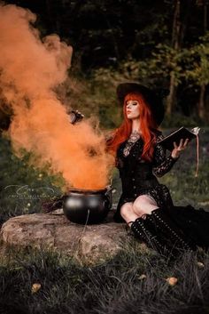 Witch Halloween Picture Ideas, Cool Halloween Photoshoot Ideas, Glam Halloween Photoshoot, Witch Birthday Photoshoot, Witch Budiour Photoshoot, Women Models Posing, Halloween Style Photoshoot, Witch Pics Pictures, Witch Shoot Ideas