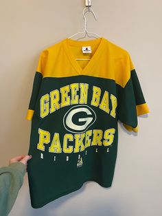 Vintage Green Bay Packers shirt From 90s Size XL but fits more like a modern large model is 5'5 wearing the shirt oversized Nfl Divisions, Green Bay Packers Shirts, Super Bowl Champions, Trendy Streetwear, Nfl Shirts, Green Bay Packers, Crop Sweatshirt, Green Bay, Super Bowl