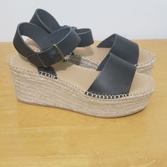 Soludos Womens 8.5 Minorca Black Espadrilles Leather Platform Buckle Strap New Bring Some Ocean Vibes To Any Look With The Gorgeous Soludos Minorca Platform Espadrilles. Heeled Sandals Feature A Smooth Leather Upper. Ankle Strap With Buckle Closure. Open-Toe Silhouette. Leather Lining. Cushioned, Fixed Footbed. Jute-Wrapped Wedge Heel And Platform. Rubber Outsole Heel Height: 3 14 In New Without Box, Never Worn. Fast Shipping! Black Wedge Sandals With Removable Insole In Espadrille, Black Espadrille Sandals With Cushioned Footbed, Black Espadrille Sandals With Removable Insole, Black Round Toe Sandals For Day Out, Black Synthetic Wedge Sandals For Day Out, Adjustable Buckle Closure Round Toe Espadrilles, Platform Espadrilles With Synthetic Material For Day Out, Platform Espadrilles Made Of Synthetic Materials For Day Out, Synthetic Platform Espadrilles For Day Out