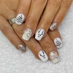 Biab Christmas Nail, Christmas Cow Nail Designs, Cream Christmas Nails, Christmas Nail Inspo 2024, Christmas No Chip Nails, White Christmas Tree Nails, Christmas Deer Nails, Christmas Nails Western, Western Christmas Nails Acrylic