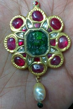 Ganesh carving on Emerald with falt Diamond and Rubies Loket Sets, Jada Billalu, Jadau Pendant, Circle Purse, Magnificent Jewels, Tiny Bow, Safe Box, Artificial Jewellery