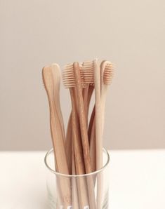 Dental Backgrounds, Teeth Aesthetic, Homemade Mouthwash, Dental Posts, Dental Photography, Handheld Devices, Organic Cleaning Products, Bamboo Toothbrush, Tooth Brush