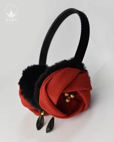 https://m.9gag.com/gag/aEgyjLK Lizzie Hearts, Fashion Design Drawings, Earmuffs, Character Outfits, Ear Warmers, Pretty Jewellery, Lolita Fashion, Kawaii Fashion, Kimonos