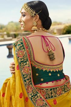 Brocade Saree Blouse Designs, Benarasi Blouse Design, Benarasi Blouse, Brocade Blouse Designs, Blouse Back Neck Design, Back Neck Design, Blouse Back Neck, Blouse Designs Catalogue