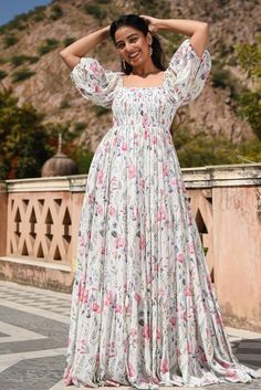 Printed Long Frocks, Frock Models, Simple Frock Design, Long Frock Designs, Floral Frocks, Moda Floral, Long Gown Design, Simple Frocks, Casual Frocks