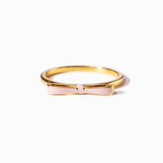 Enhanced with a heart-melting message, this enamel bow ring is the perfect gift for your best friend. It also serves a reminder that your friendship lasts forever. Tanishq Jewellery, Fantasy Earrings, Mode Zara, Snake Jewelry, Bow Ring, Jewelry Accessories Ideas, Snake Earrings, Classy Jewelry, Jewelry Lookbook