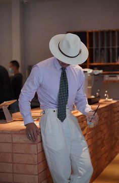 This handcrafted white Panama hat is the epitome of elegance and timeless style. Made with premium natural fibers, it offers excellent sun protection while remaining lightweight and breathable. The sleek leather band adds a refined touch, making this hat a versatile accessory for both formal and casual outfits. Perfect for outdoor events, travel, or daily wear, this hat combines functionality with a classic design. A must-have handmade piece for any stylish gentleman's wardrobe. Formal White Fedora Straw Hat, White Panama Hat For Spring Formal Events, White Fedora For Summer Formal Events, White Fedora For Formal Summer Events, White Fedora For Formal Summer Occasions, White Summer Fedora For Formal Occasions, Formal White Straw Hat With Short Brim, Formal White Straw Hat With Curved Brim, White Brimmed Panama Hat For Formal Occasions