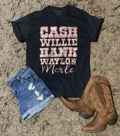 Classic Country Singer Shirt! Shirt comes in black, don't want black? Message us to get your preferred color shirt! Vinyl colors include - gold glitter, silver glitter, blue glitter, red glitter, rose gold glitter (as shown), pink glitter, light purple, purple, bright/line green, green, orange, yellow, sky blue, blue, white, black Glitter Vinyl Shirts, Famous Country Singers, Chick Shirt, Country Singer, Yellow Sky, Fall Clothing, Tshirt Ideas, Vinyl Shirts, Country Shirts