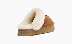 Disquette Ugg Scuffette, Disco Style, Flowy Midi Dress, Sales People, Platform Clogs, Ugg Slippers, Platform Slippers, Describe Yourself, Woven Labels