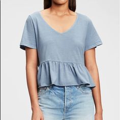 Gap Classic Blue Short Sleeve Tee V-Neck Ruffle Hem Cropped Size: M Light Blue V-neck T-shirt For Summer, Casual Light Blue V-neck T-shirt, Gap V-neck Summer Tops, Casual V-neck Top By Gap, Gap V-neck Tops For Spring, Gap Light Blue Cotton Tops, Light Blue Cotton V-neck T-shirt, Chic Gap Tops For Day Out, Spring Washed Blue V-neck Top