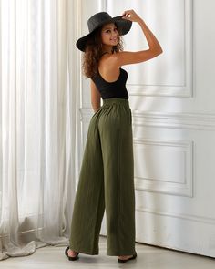 - High waist, solid color, smocked waistband, two side pockets, wide leg. Wear the Oceanside Pant as a coverup to the beach or for other daily activities or occasions.- Wide leg palazzo pants design, allow the body to move freely, prevent your body from being restricted.- Comfortable & Soft: The pants are very comfortable to wear and you won’t feel tight. Fit - Regular fit Fabric Features - Non-stretch. light weight breathable and well-draped. Material Composition - 100% Cotton Care Instruction Casual Comfy Pants, Palazzo Pants Outfit Summer, Palazzo Pants Design, Flowy Pants Outfit, Women Beach Outfits, Green Linen Pants, Palazzo Pants Outfit, Summer Wear For Women, Plazo Pants