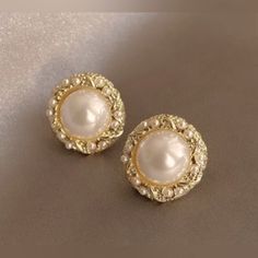 Very Pretty Earrings Pearl White Clip-on Jewelry, Classic White Pearl Metal Earrings, White Metal Clip-on Pearl Earrings, White Clip-on Metal Pearl Earrings, Clip-on White Pearl Earrings, White Elegant Metal Clip-on Earrings, Elegant White Metal Clip-on Earrings, Vintage White Pearl Earrings, Pearl White Round Earrings For Party