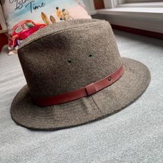 Grayish Tan Fedora With Brown Trim, Never Worn. I Believe It’s Wool. Front To Back Area For Head Measures 8:” Side To Side 6 3/4.” Crown Height Approx 8 3/4.” Classic, Business Attire, Stylish Brown Short Brim Panama Hat For Outdoor, Casual Wide Brim Felt Hat For Outdoor, Vintage Fedora Hat Bands For Travel, Vintage Fedora Hats For Travel, Casual Brimmed Fedora For Outdoor, Casual Brimmed Felt Hat For Outdoor, Curved Brim Cotton Hat For Fall, Vintage Brimmed Fedora For Travel, Vintage Flat Brim Fedora For Travel