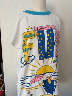 * Bright and Fun Tourist T-shirt  *Lightweight, Pre-Shrunk Cotton Material  * Beach Scene of Sand, Clouds, Water, Shells, and Palm Trees *Raglan Sleeves with Crewneck; scooped bottom *Big Bold Graphic that says Summer FUN! * Would look super cute with High Waisted Shorts or Swimsuit Cover-up! DETAILS *Label Unknown *Size: Small to Large, See measurements Below *Color: White, Blue, Yellow, Pink and Green *Material: 100% Cotton *Care: Machine Wash Warm. Tumble Dry. *Condition: Great quality vintag Duck North Carolina, 80s Summer, Beach T Shirts, Beach Scene, Green Material, Beach Scenes, Oversized T Shirt, Swimsuit Cover, Oversized Tshirt