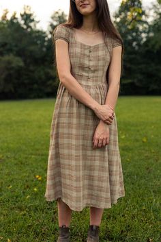 Casual Plaid A-line Dress, Casual Brown Dress For Picnic, Casual A-line Plaid Dress, Classic Fitted Plaid Summer Dress, Casual Plaid Midi Dress For Picnic, Casual Fall Picnic Dresses, Spring A-line Plaid Dress, Classic Fitted Plaid Dress For Fall, Fitted Brown Plaid Dress For Spring