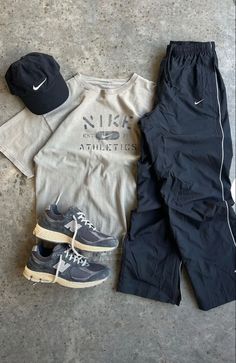 Track Pants Outfit, Mode Hipster, Street Style Outfits Men, Guys Clothing Styles, Mens Outfit Inspiration, Cool Outfits For Men, Herren Outfit, Men Fashion Casual Outfits