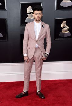 Pink Suit Men, Suits For Guys, Zayn Malik Style, Very Important Person, Best Dressed Man, Mens Fashion Edgy, Designer Suits For Men, Prom Suits, Pink Suit