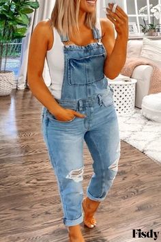 Fisdy - Monos con hombros descubiertos y estampado Street en azul bebé con detalles lisos, rotos y de parches y detalles de botones para un ajuste regular Outfit Recommendations, Jumpsuit Blue, Spring Wear, Casual Jumpsuit, Denim Overalls, Denim Jumpsuit, Women's Summer Fashion, Outfits Casuales, Look Fashion