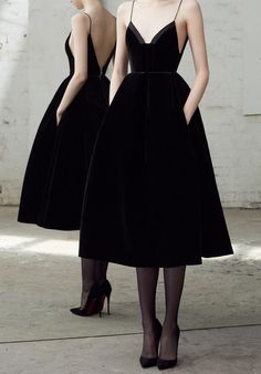 Wedding Dress Black, V Neck Prom Dresses, Velvet Midi Dress, Alex Perry, غرفة ملابس, Evening Dresses Short, Black Prom Dress, Backless Prom Dresses, Stil Inspiration