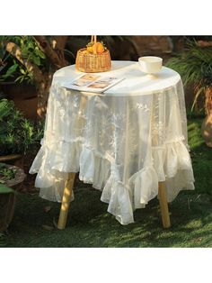 1pc Mirrored Floral Lace Jacquard Tablecloth, French Romantic White Lace Ruffle Square Tablecloth, Round Dining Table & Coffee Table Cover For Garden, Patio, Family Gathering White    Polyester Plants   All Seasons Kitchen & Table Linens, size features are:Bust: ,Length: ,Sleeve Length: Tablecloth Round, Coffee Table Cover, Garden Wedding Decorations, Mantel Redondo, Lace Tablecloth, Square Tablecloth, Garden Wall Decor, Table Coffee, Vintage Inspired Design