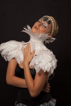 White feather epaulettes. Bridal feather shoulder pieces. Corset Choker, Shoulder Piece, Feather Fashion, Bird Costume, Hallowen Costume, Costume Ball, Burning Man Outfits, Burning Man Festival, Hippie Costume