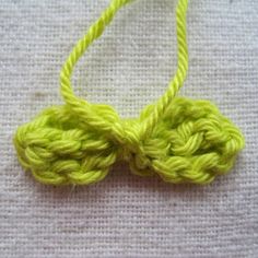 a close up of a piece of yarn with a knot on it's end