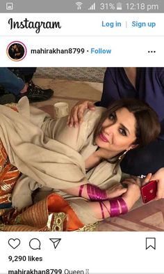 Mahira Khan Aesthetic, Bangle Outfit, Bridal Dresses Ideas, Anne Hathaway Style, Bollywood Retro, Bridal Attire, Pak Drama