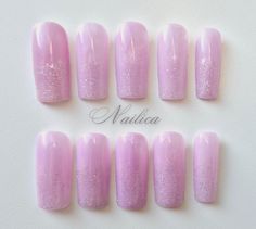 Welkom in mijn shop. Ik hoop dat je je favoriete nagels kunt vinden. Beschrijving: Voeg een vleugje elegantie toe aan je look met deze prachtige lavendelkleurige ombre glitter press-on nagels! Met een subtiele glinsterende afwerking, stralen deze handgemaakte kunstnagels verfijning uit. Perfect voor speciale gelegenheden of dagelijkse glamour, deze nagels zijn eenvoudig aan te brengen en geven je meteen een professionele manicure-look. Verkrijgbaar in verschillende maten voor de perfecte pasvorm Nails Lavender, Nails Festive, Festive Nails, Nails Ombre, Press On, Nails Purple, Ombre Glitter, Glamour Nails, Festival Nails