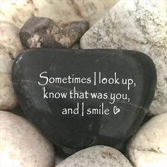 Polished river stone with engraved, powerful message: Sometimes I look up, know that was you, and I smile Memorial Stones Diy, River Stones Crafts, Rock Quotes, Austin Kleon, Inspirational Rocks, Diy Rock Art, Stone Art Painting, Rocks Painted, Maple Grove