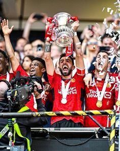 manchester united players celebrate with the fa cup