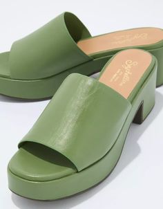 Seychelles Women's One of a Kind Platform Sandal Outdoor Wedding Guest Shoes, Cute Platform Sandals For Summer, Low Platform Heels, Business Wardrobe, Platform Slide Sandals, Green Platform, Chunky Platform Sandals, Green Sandals, Block Sandals