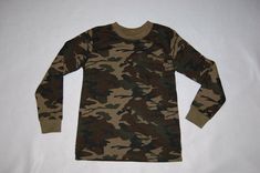 New Boys - Long Sleeve Tee Shirt see photo - same image used to represent all available sizes Size :  Boys XL 16-18  Brand: Open Trails  Material: 60% cotton 40% polyester Description: Boys long sleeve tee shirt, dark green camouflage, chest pocket, ribbed cuffs Cheap Camouflage Short Sleeve T-shirt, Relaxed Fit Camouflage T-shirt With Graphic Print, Relaxed Fit Camouflage Cotton T-shirt, Cheap Long Sleeve Camouflage T-shirt, Military Style Camouflage Short Sleeve T-shirt, Long Sleeve Tee Shirts, Boys Long Sleeve, Boy Tees, Green Camo