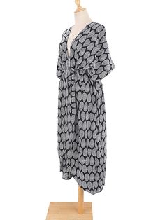 The Sage Moonlight Kimono is the perfect way to complete your look! Its classic design and beautiful pattern will make you look stylish and put-together wherever you go. Rock it with jeans and a top or use it as a robe or beach cover-up - it's to die for! Get your hands on this vintage-chic kimono and give your wardrobe some boho flair! Specs: Material: Rayon Casual Black V-neck Kimono, Casual Patterned Kimono For Beach Cover-up, Chic Wrap Cover-up For Loungewear, Chic Black V-neck Kimono, One Size Black Cover-up For Summer, Black One-size Summer Cover-up, Summer Black Open Front Cover-up, Oversized Black Cover-up For Vacation, Chic Beach Kimono One Size